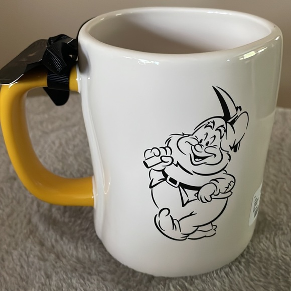 Rae Dunn Princess collection Happy Seven Dwarves mug new - Picture 2 of 7